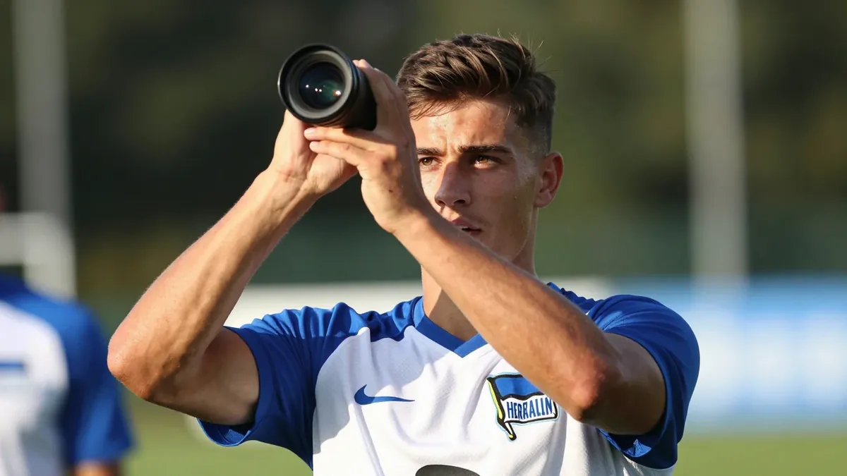 Der Kader von Hertha BSC umfasst 27 Spieler mit einem Durchschnittsalter von 23,9 Jahren, darunter zehn Ausländer und...